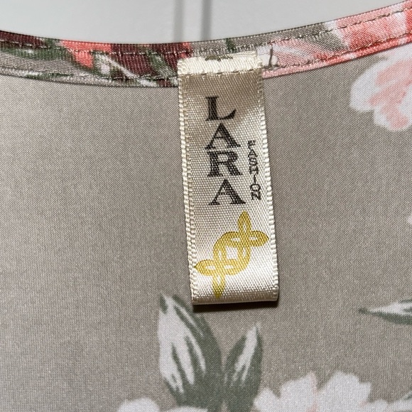 LARA WRAP DRESS FLORAL PRINT MAXI SIZE MEDIUM EUC - Picture 9 of 9